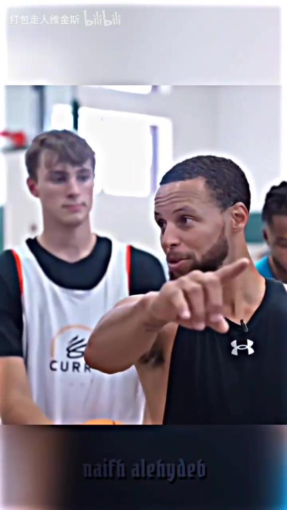 庫里：其實(shí)這個(gè)暴扣是我教的！當(dāng)弗拉格出現(xiàn)在庫里的訓(xùn)練營！